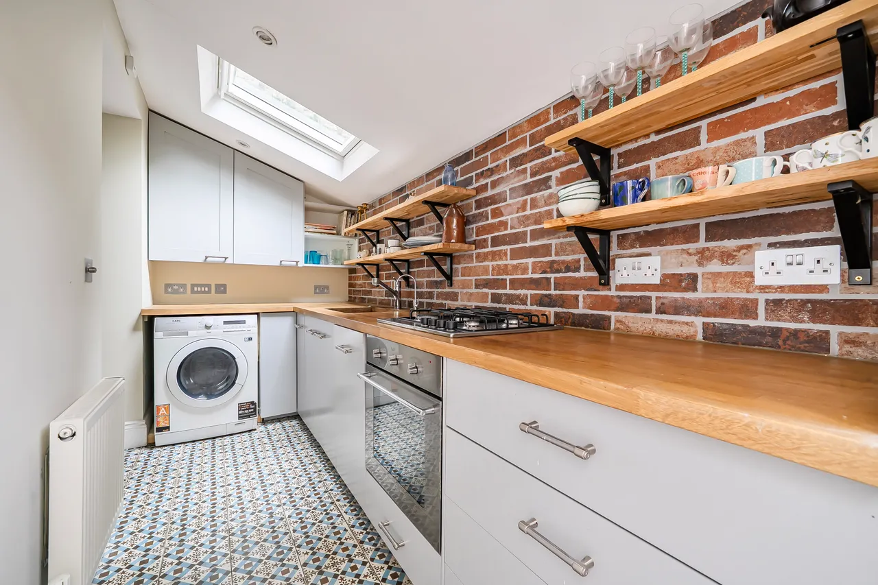 Flat 1, 7 Radipole Road, London, photo 2