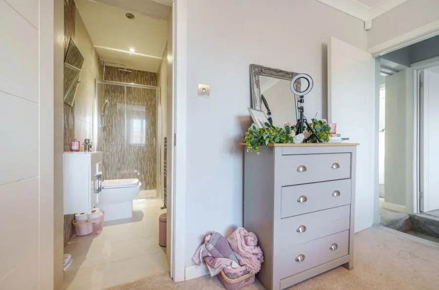 Glebe Road, Old Windsor, SL4, photo 19