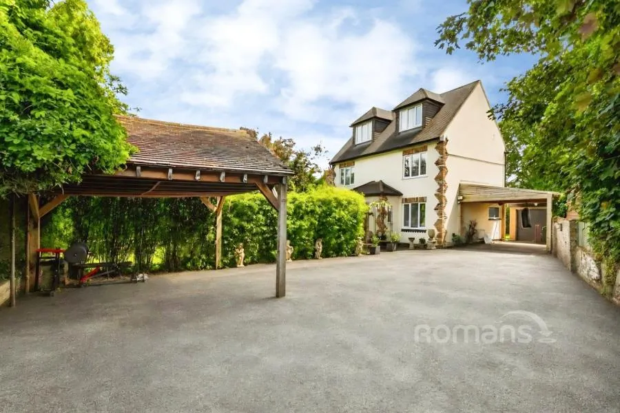 4 bed house for sale, Glebe Road, Old Windsor, SL4