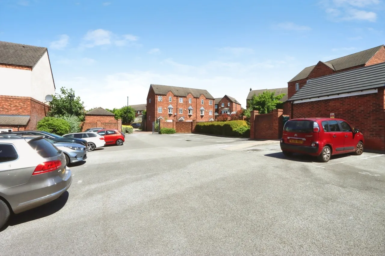 Queen Mary Rise, Sheffield, South Yorkshire, S2, photo 4