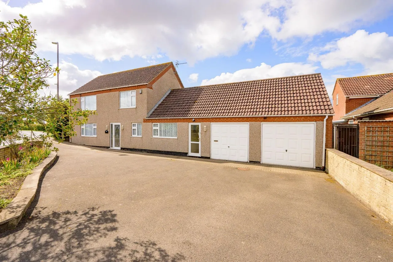3 bed house for sale, Skegness Road, Ingoldmells, PE25