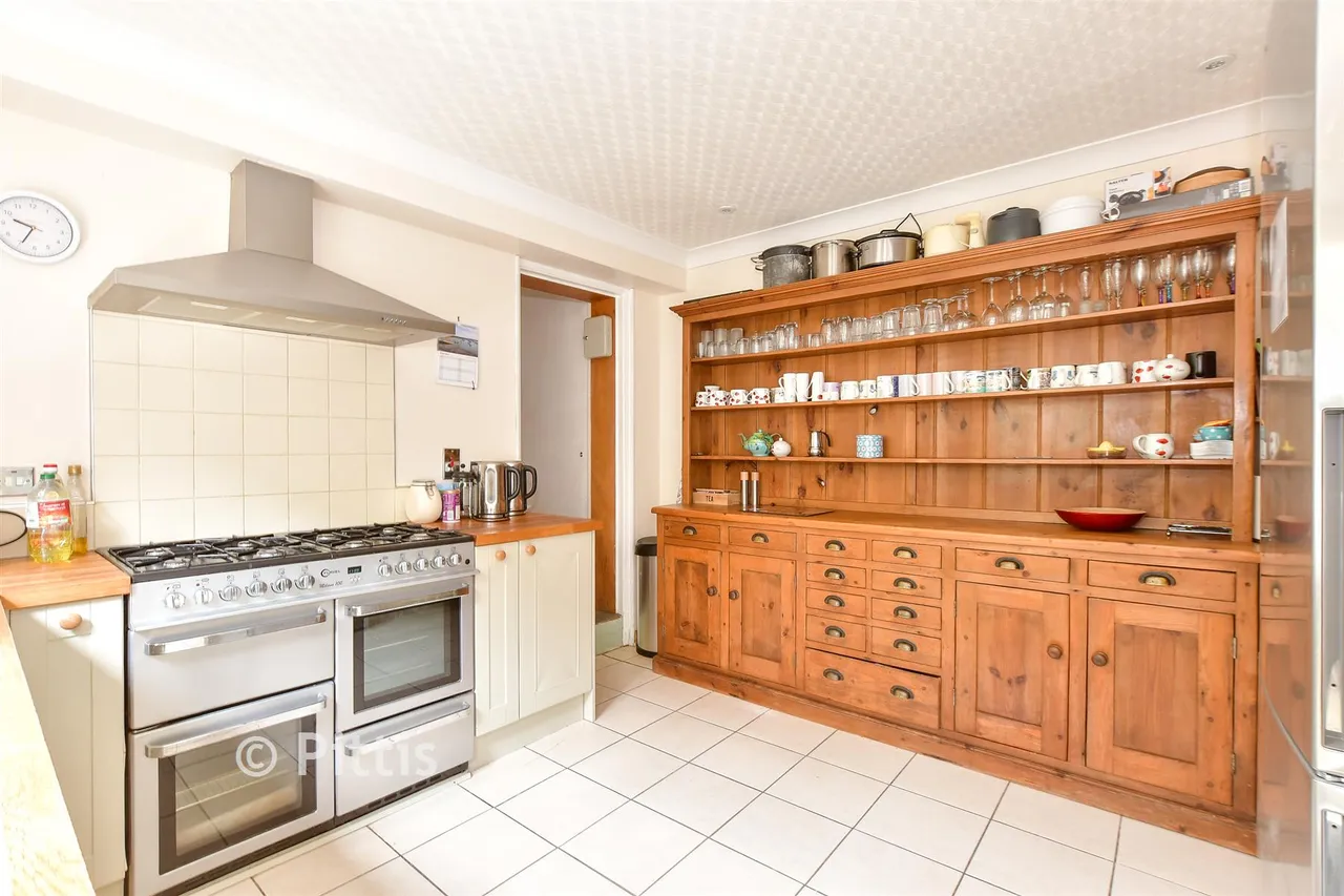 Station Avenue, Sandown, PO36, photo 6