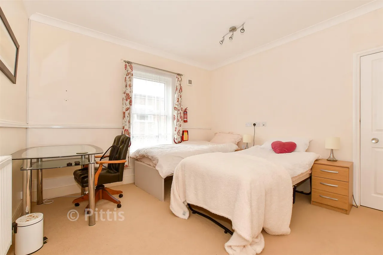 Station Avenue, Sandown, PO36, photo 12