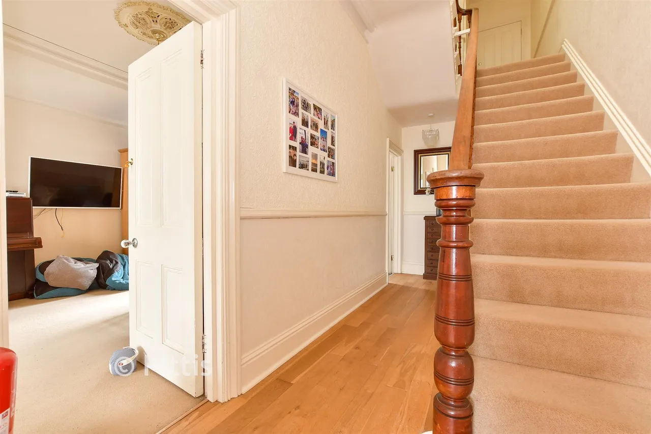 Station Avenue, Sandown, PO36, photo 8