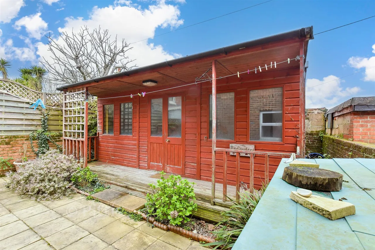 Station Avenue, Sandown, PO36, photo 16
