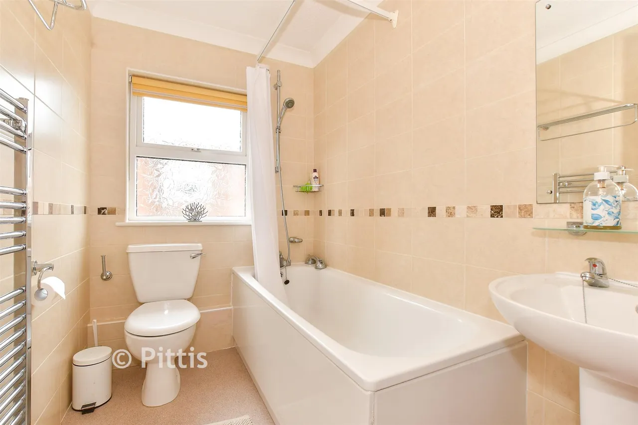 Station Avenue, Sandown, PO36, photo 15