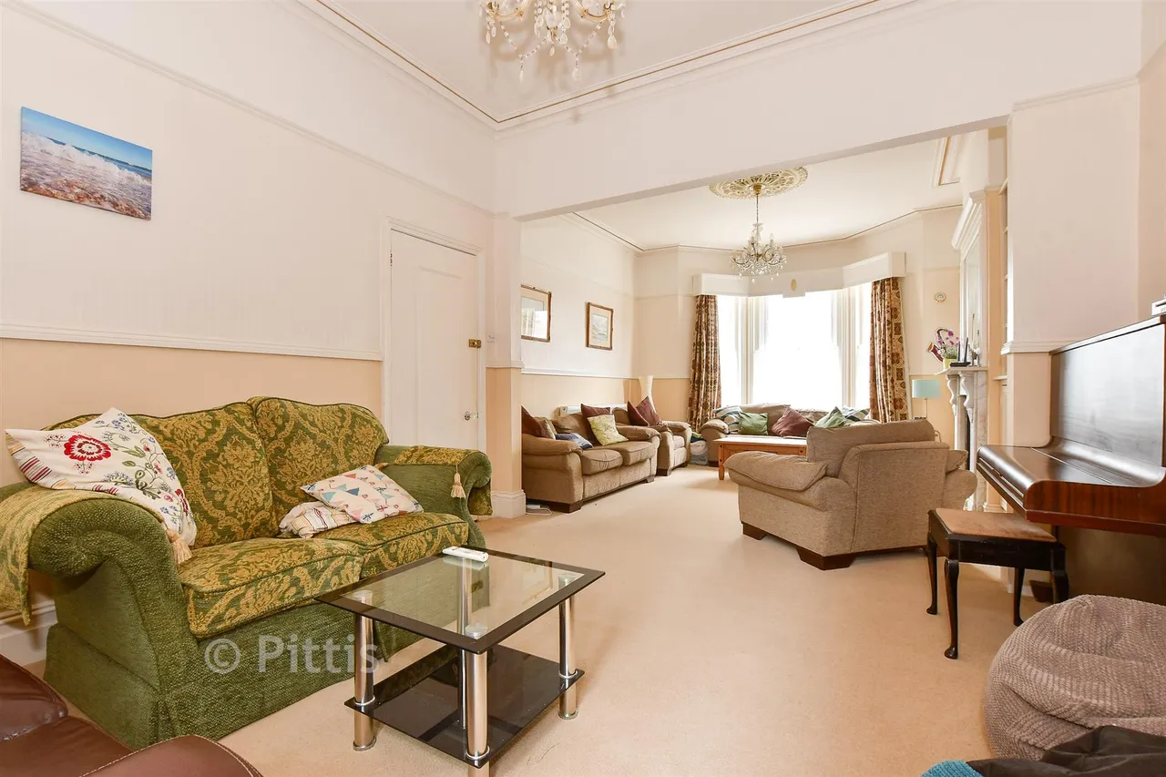 Station Avenue, Sandown, PO36, photo 7