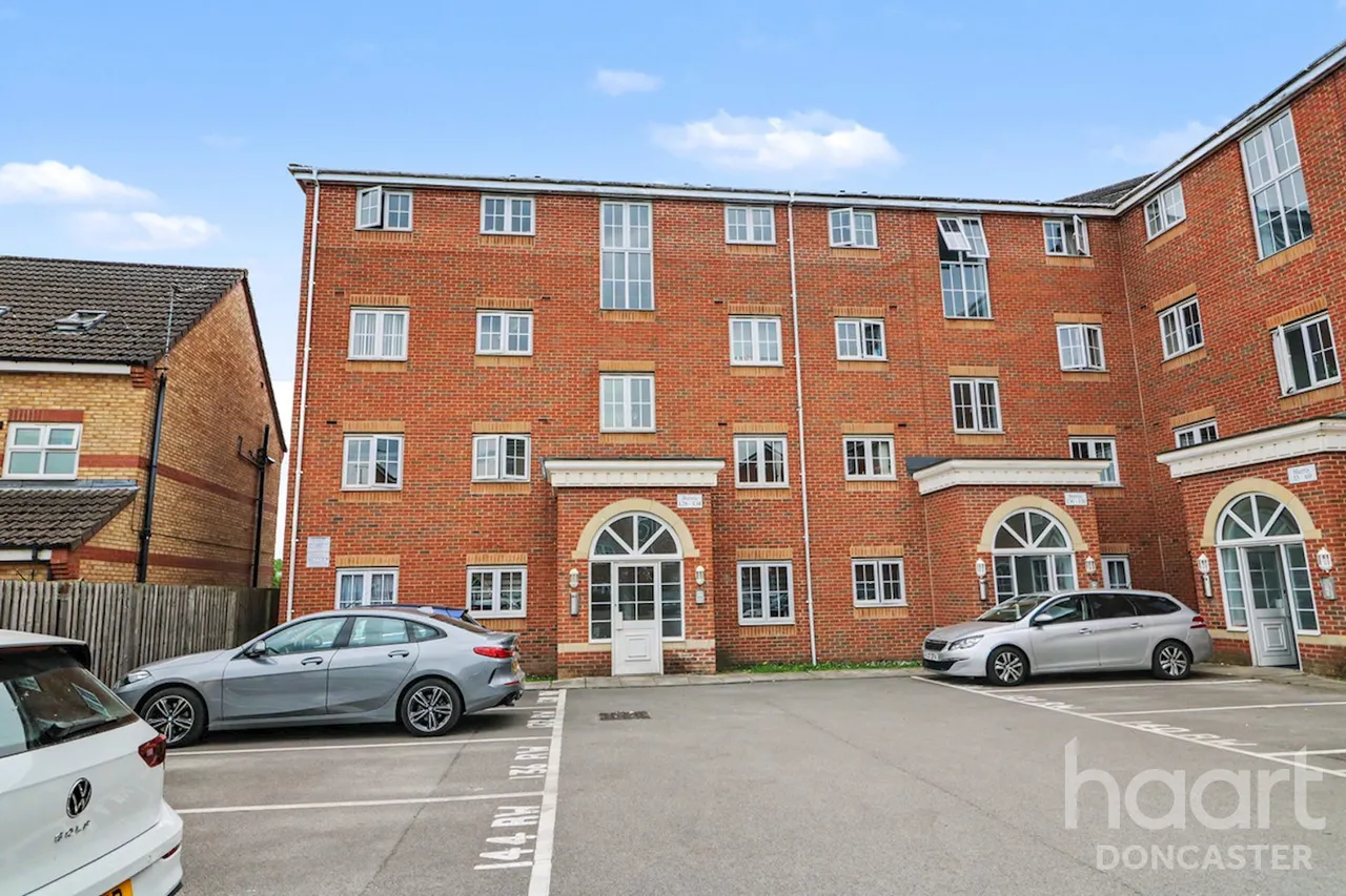 2 bed flat for sale, Reeves Way, Armthorpe, DN3