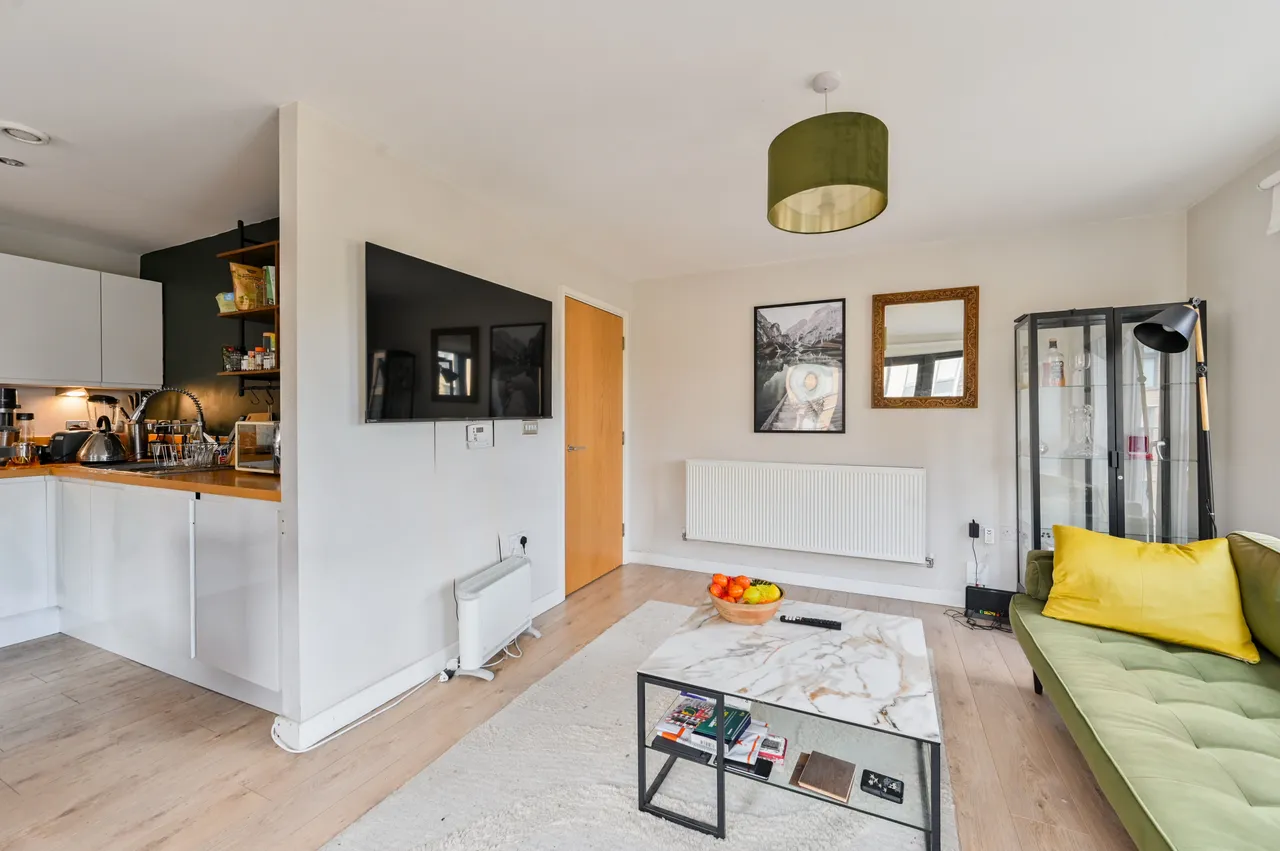 Flat 5, 4 Bourbon Road, London, photo 5