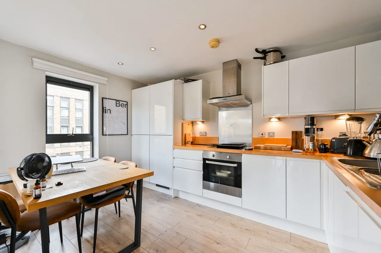 Flat 5, 4 Bourbon Road, London, photo 6