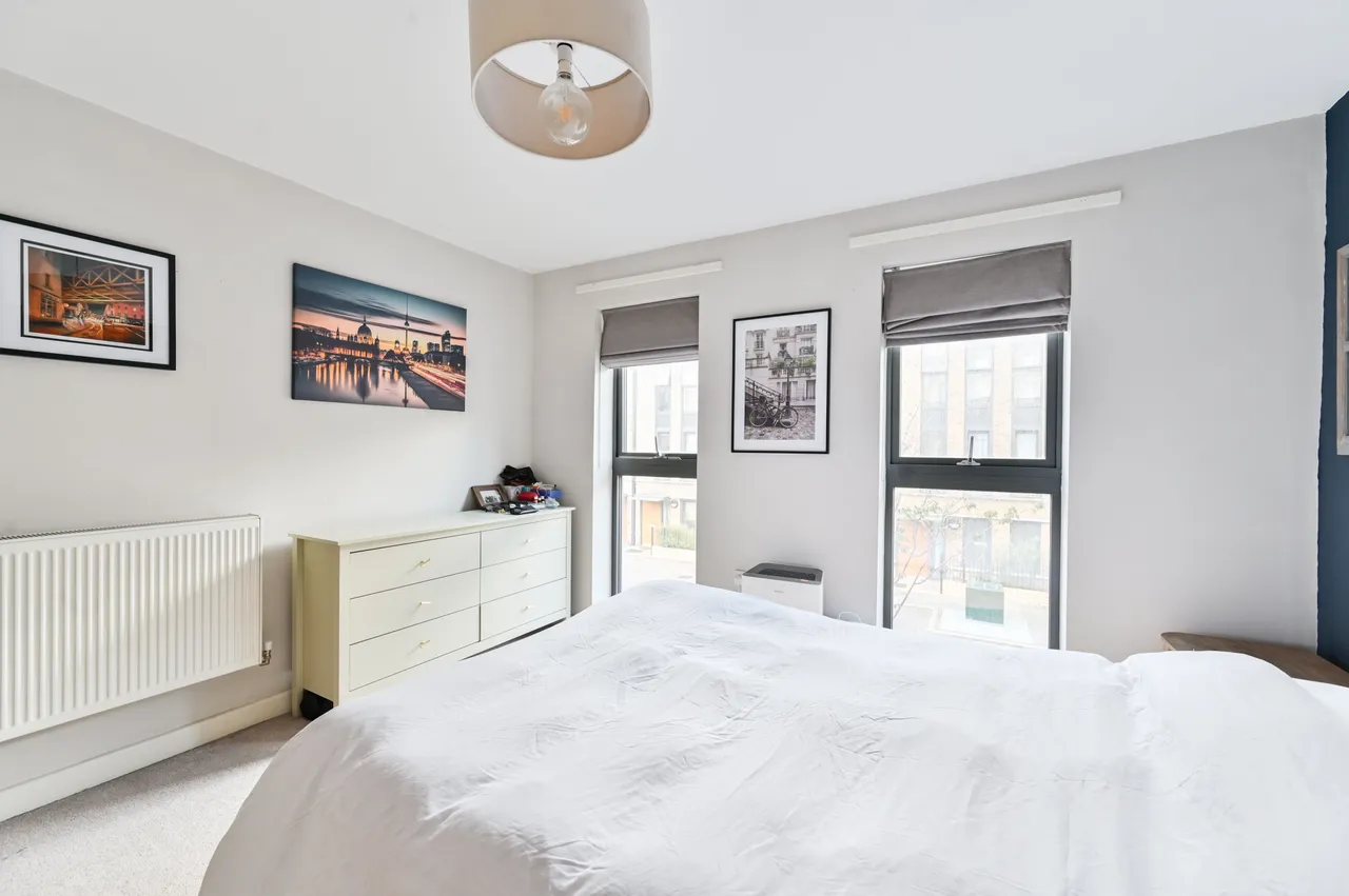 Flat 5, 4 Bourbon Road, London, photo 9