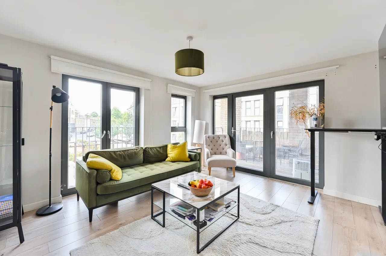1 bed flat for sale — Flat 5, 4 Bourbon Road, London