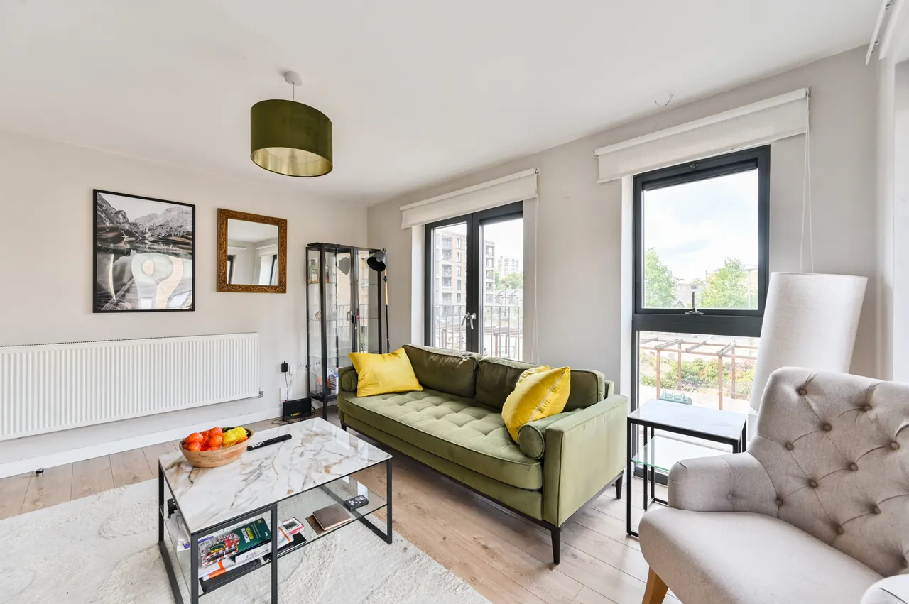 Flat 5, 4 Bourbon Road, London, photo 4