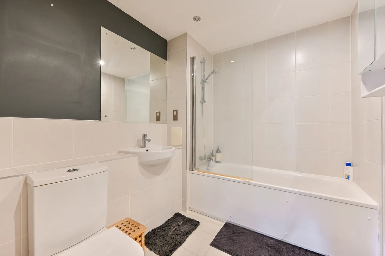Flat 5, 4 Bourbon Road, London, photo 12