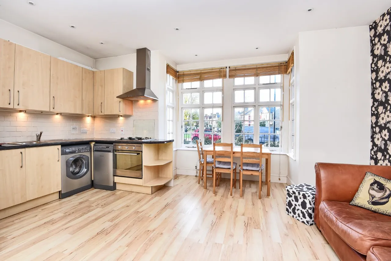 Warwick Road, Bounds Green, N11, photo 2