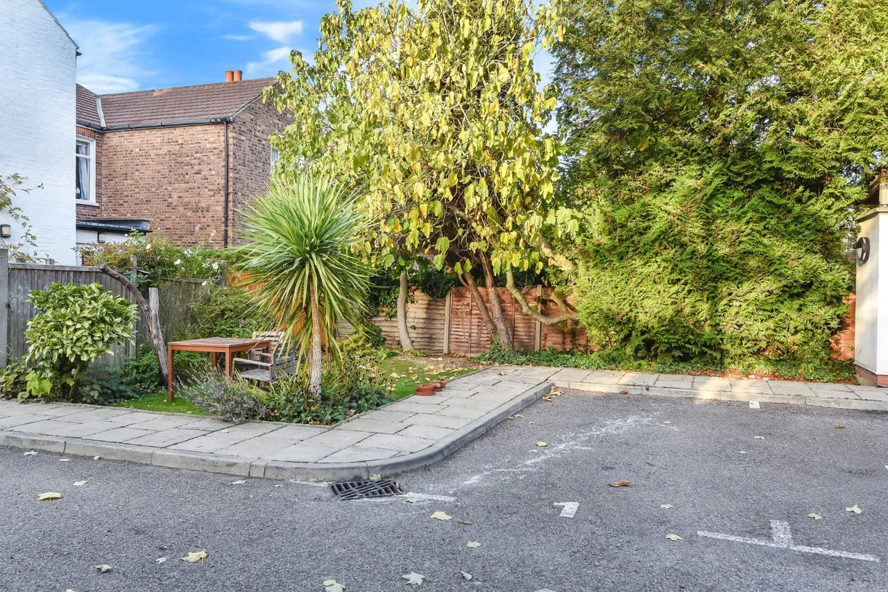 Warwick Road, Bounds Green, N11, photo 18