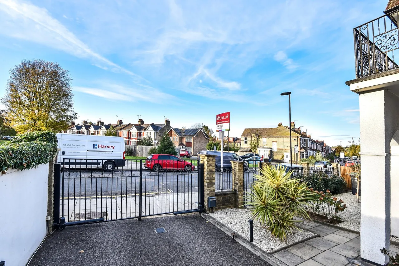 Warwick Road, Bounds Green, N11, photo 15