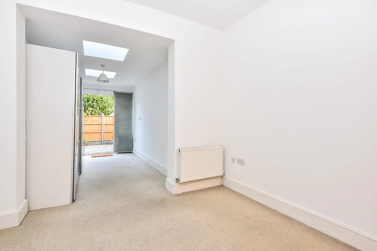 Warwick Road, Bounds Green, N11, photo 8
