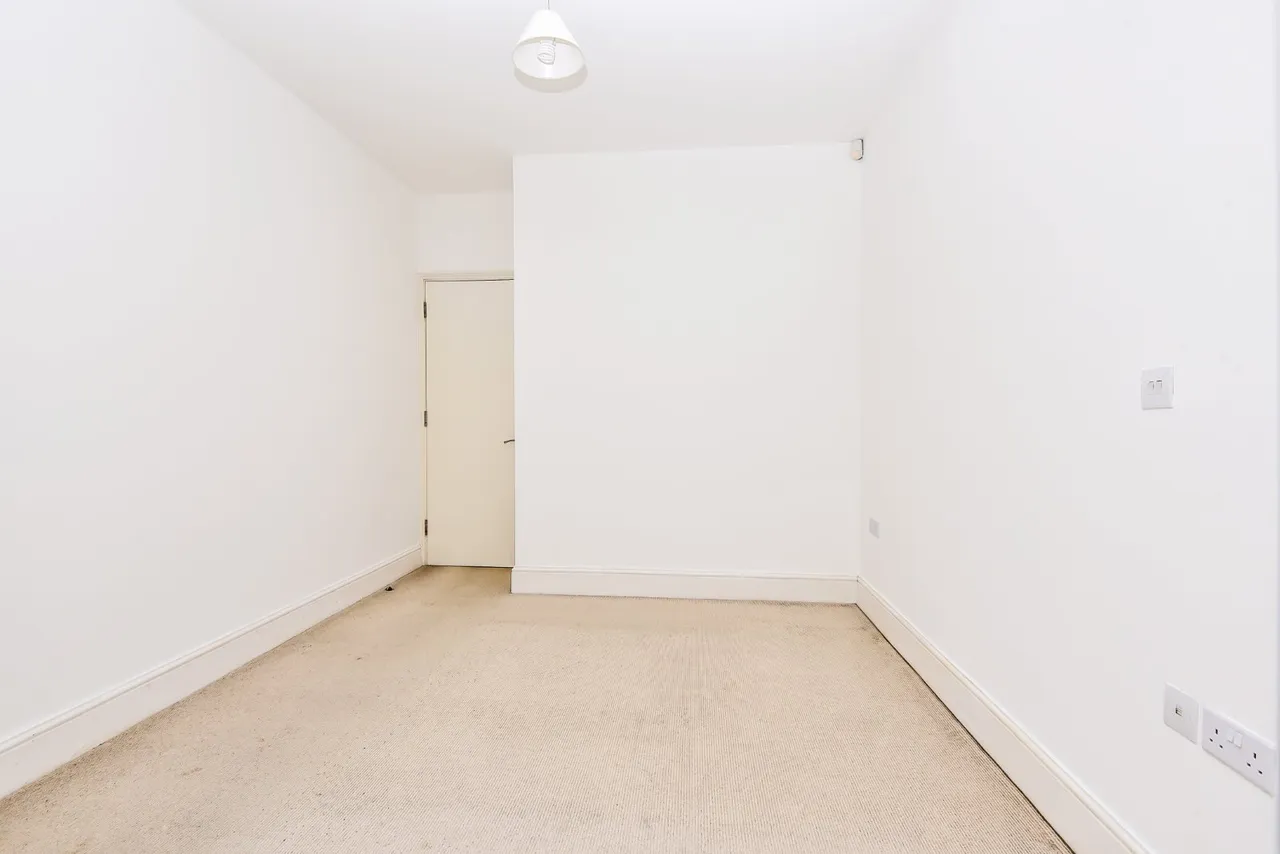 Warwick Road, Bounds Green, N11, photo 9
