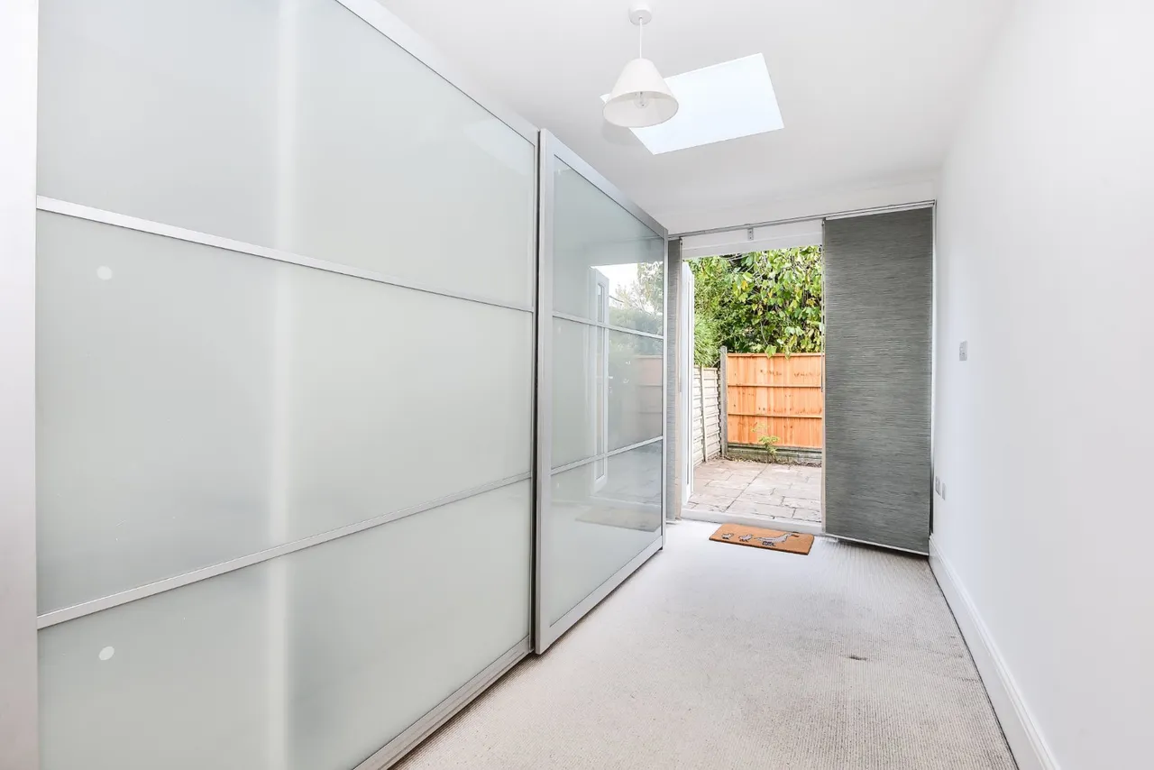 Warwick Road, Bounds Green, N11, photo 11