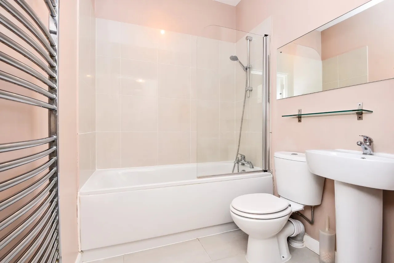 Warwick Road, Bounds Green, N11, photo 12