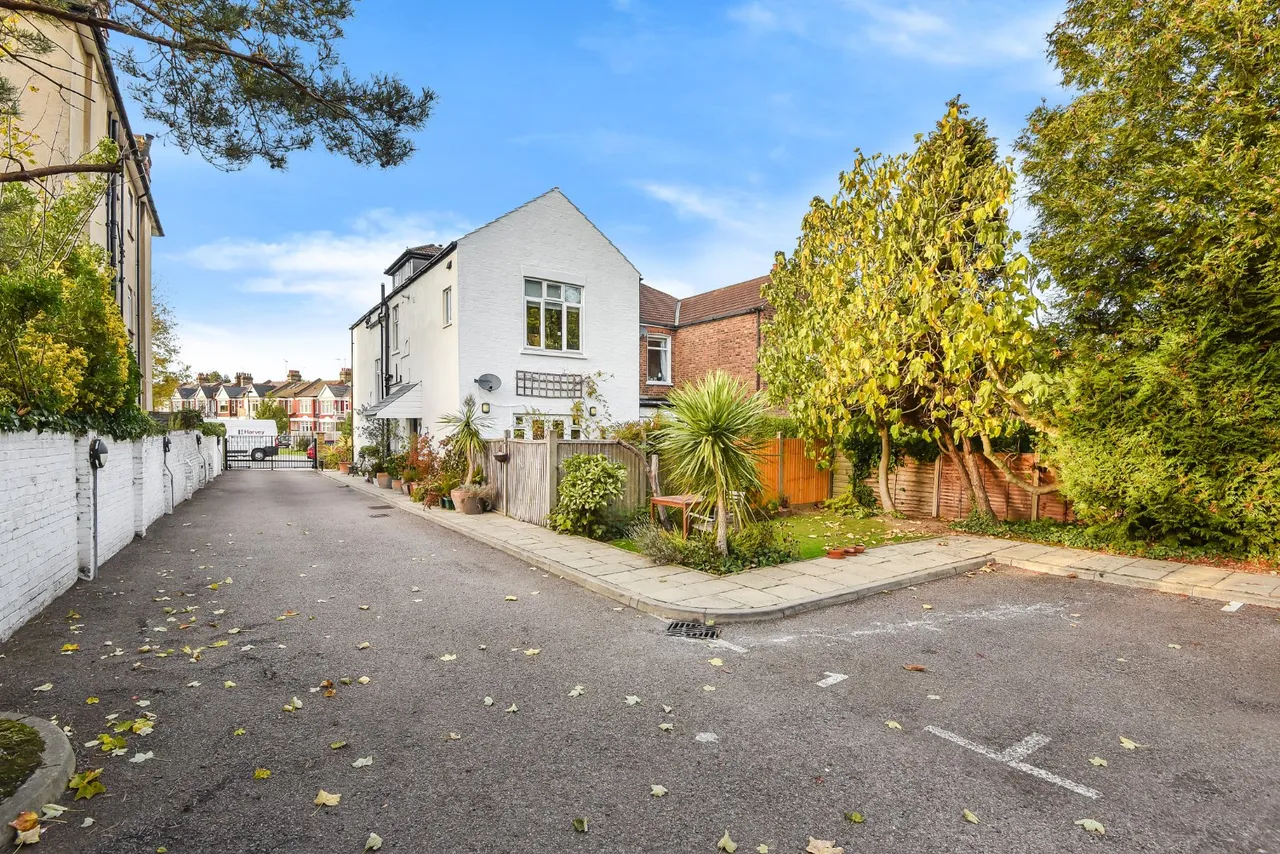 Warwick Road, Bounds Green, N11, photo 17