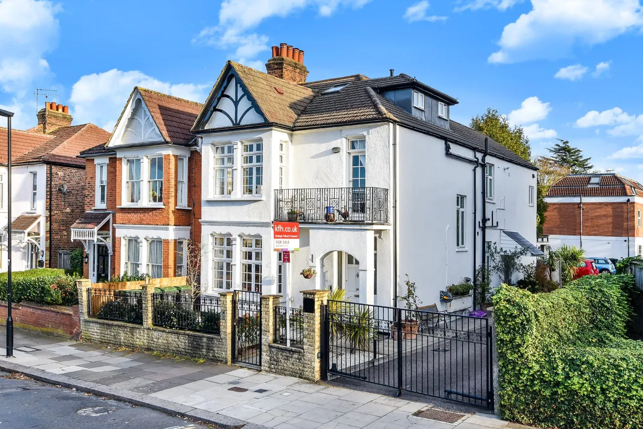 1 bed flat for sale, Warwick Road, Bounds Green, N11