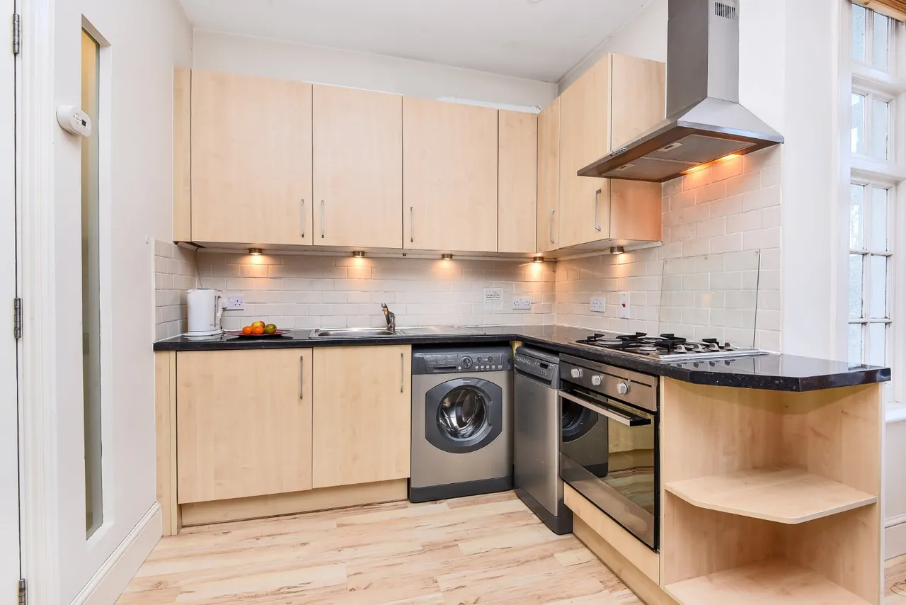 Warwick Road, Bounds Green, N11, photo 4