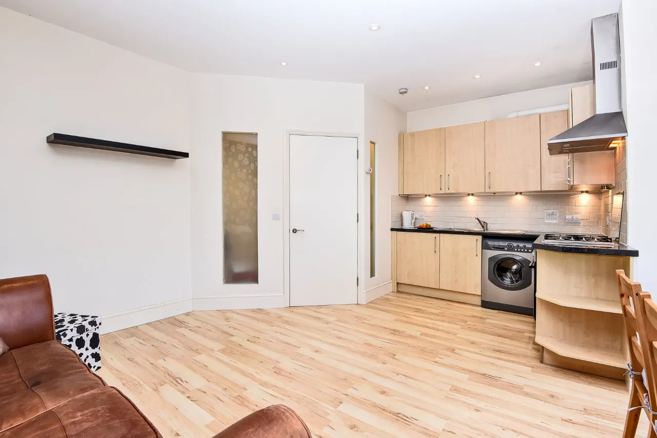 Warwick Road, Bounds Green, N11, photo 3