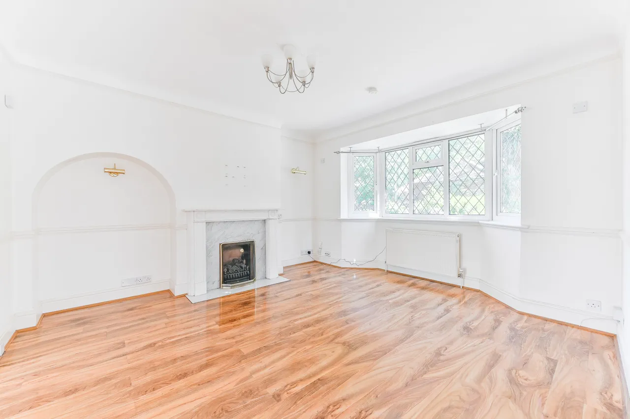 20 Cromwell Road, Worcester Park, photo 2