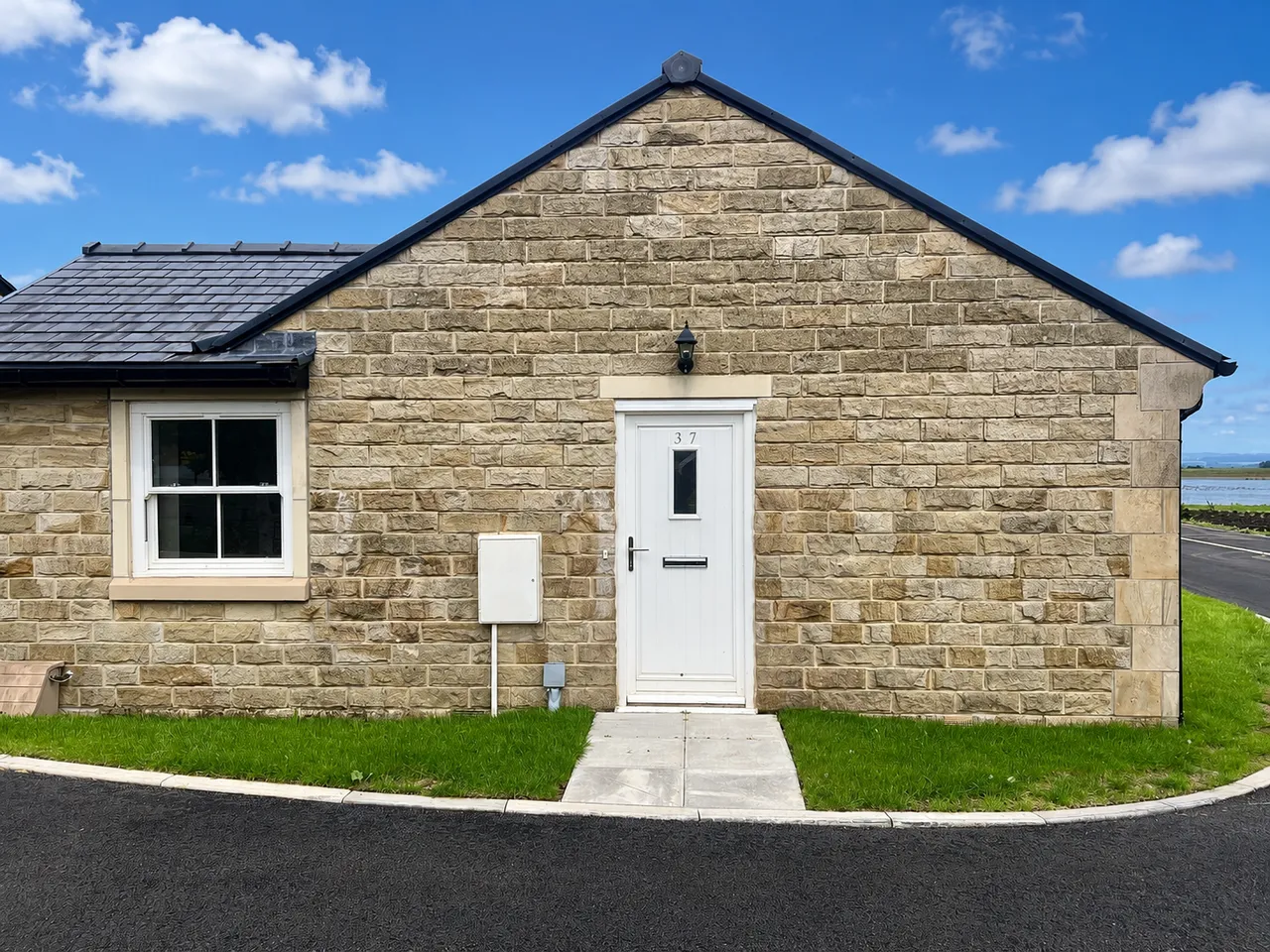 2 bed house to rent — Hall Barn Drive, Longridge, PR3 3JY