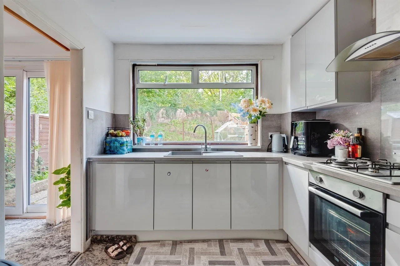 Porthleven Road, Brookvale, WA7, photo 7