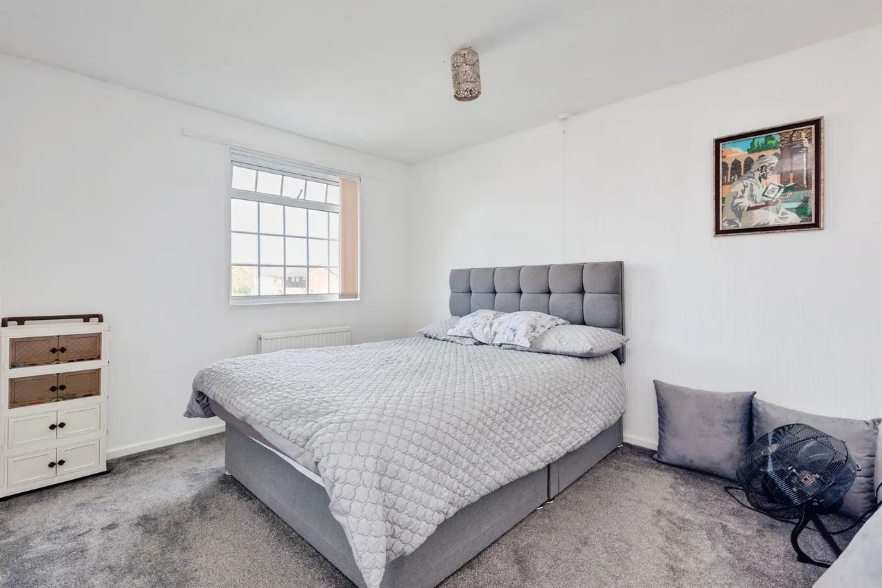 Porthleven Road, Brookvale, WA7, photo 9