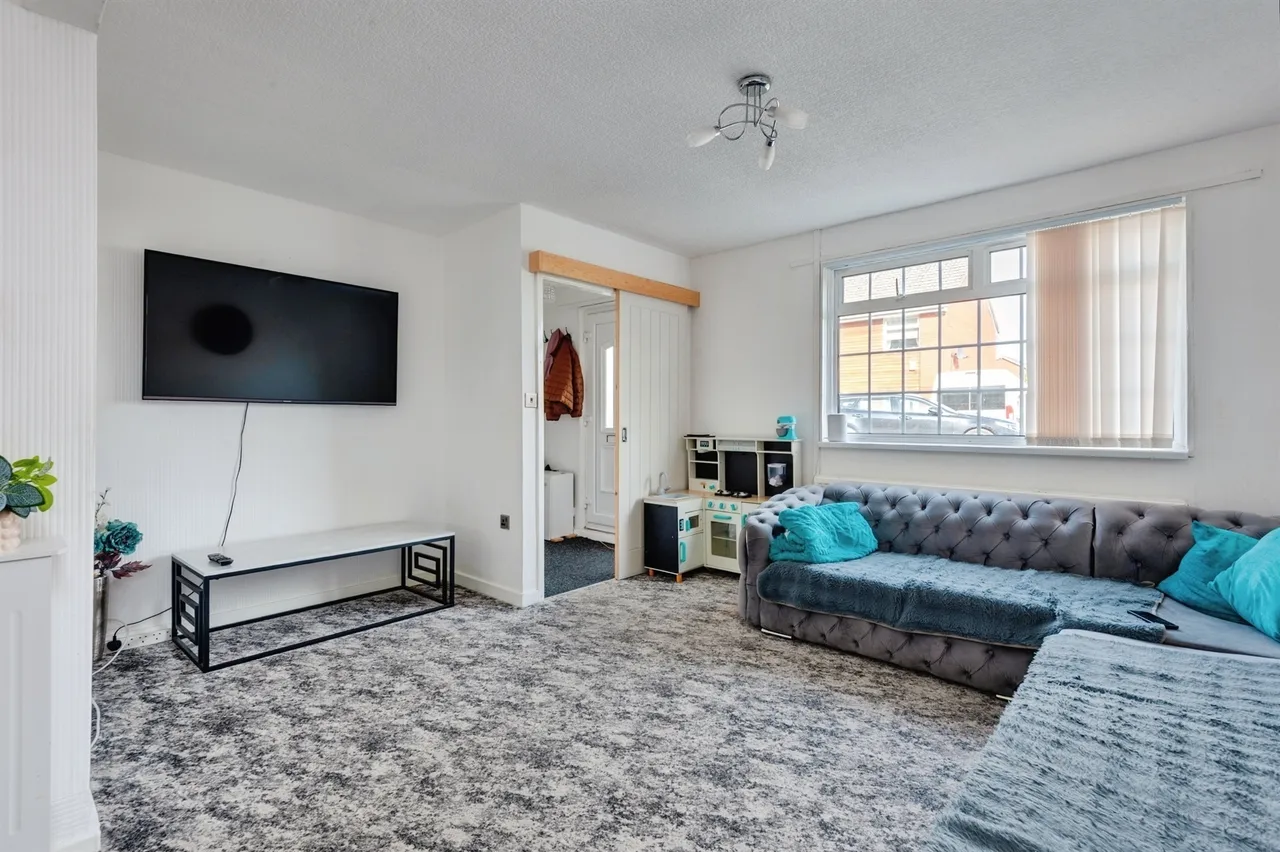 Porthleven Road, Brookvale, WA7, photo 2