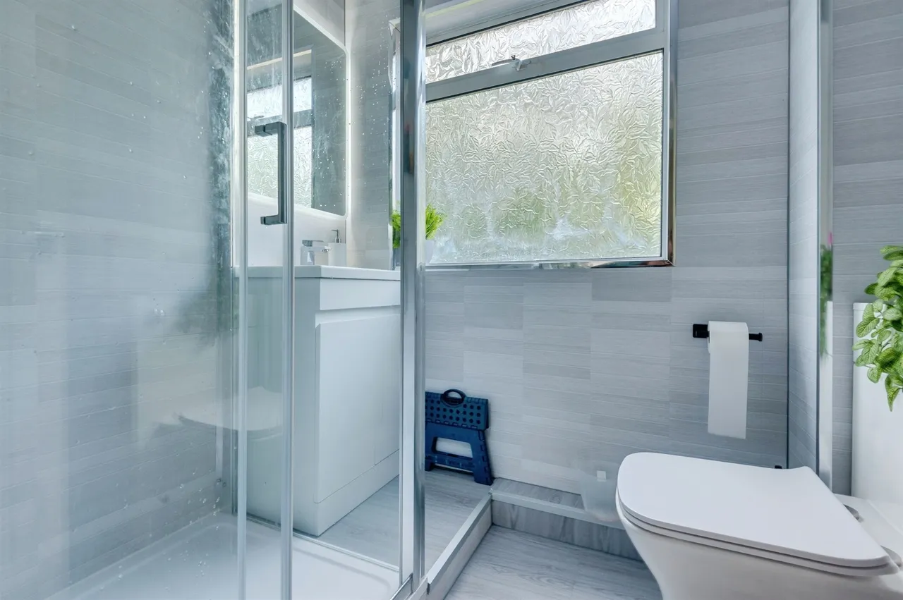 Porthleven Road, Brookvale, WA7, photo 14