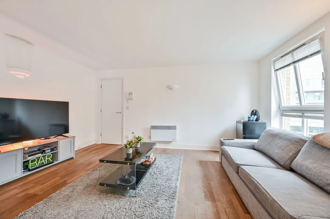 Flat 304 Dryden Building, 37-39 Commercial Road, London, photo 4