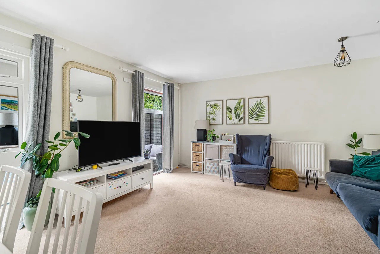Arthur Close, Farnham, GU9, photo 2