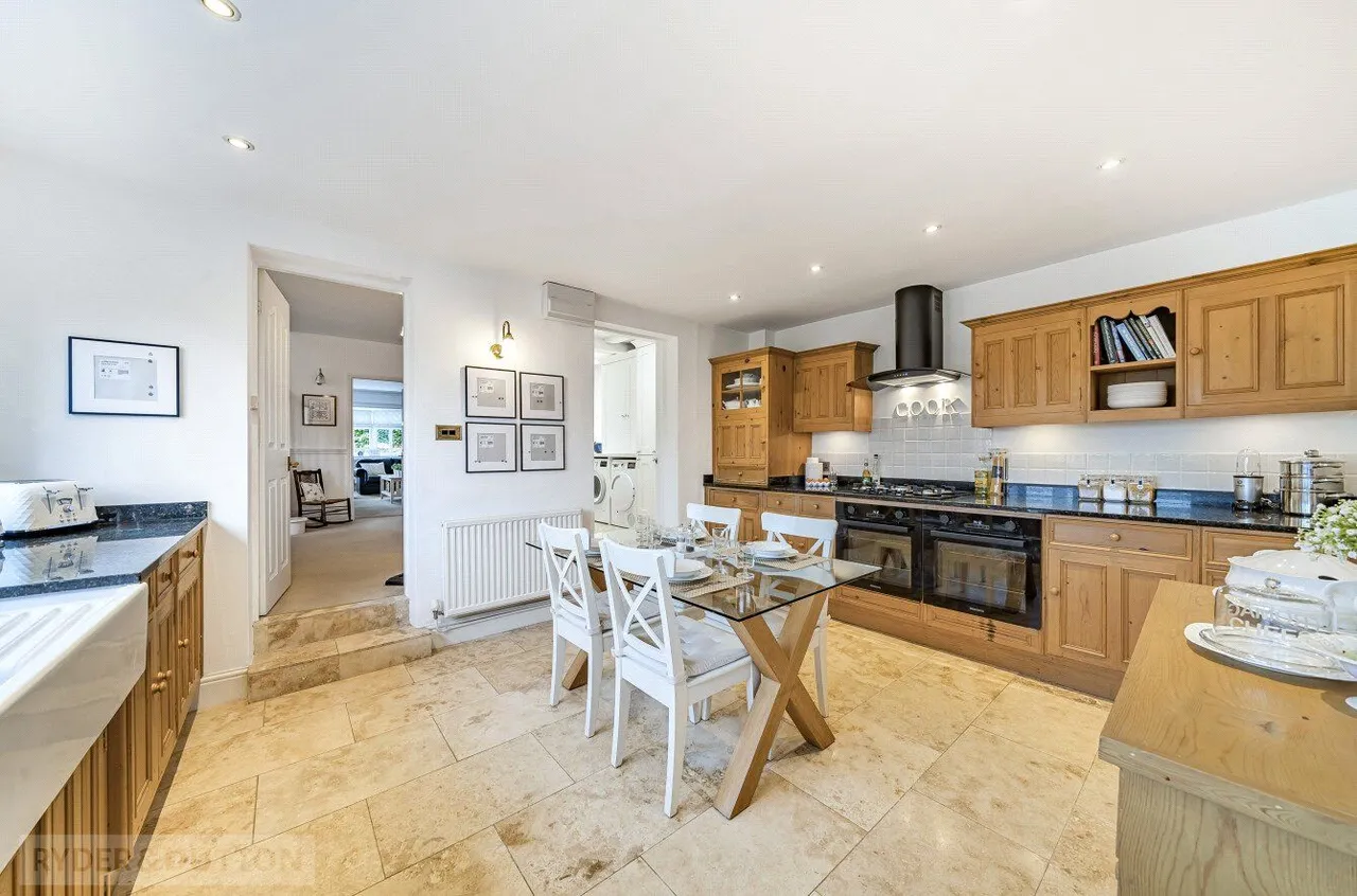Long Lane, Glossop, SK13, photo 8