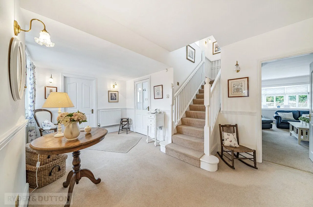 Long Lane, Glossop, SK13, photo 3