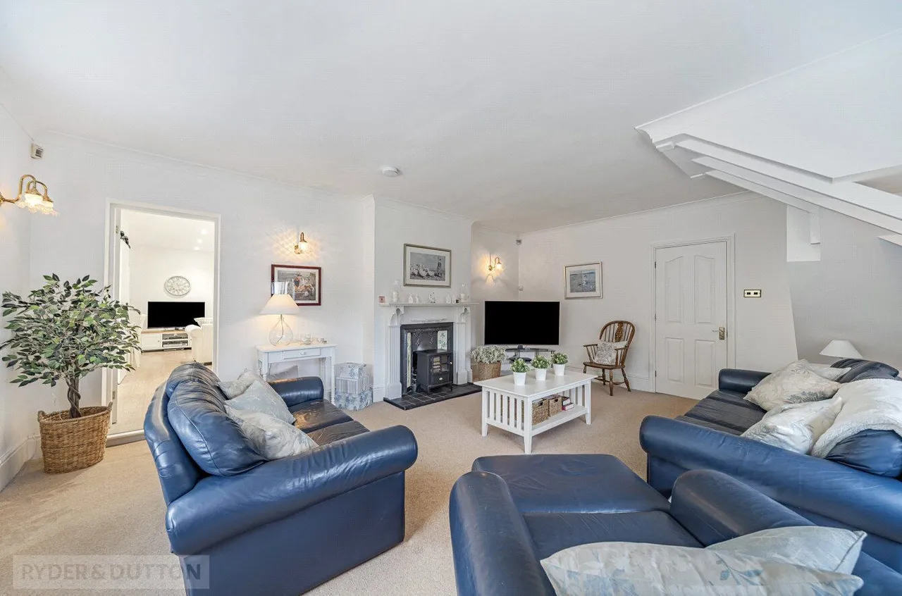 Long Lane, Glossop, SK13, photo 5