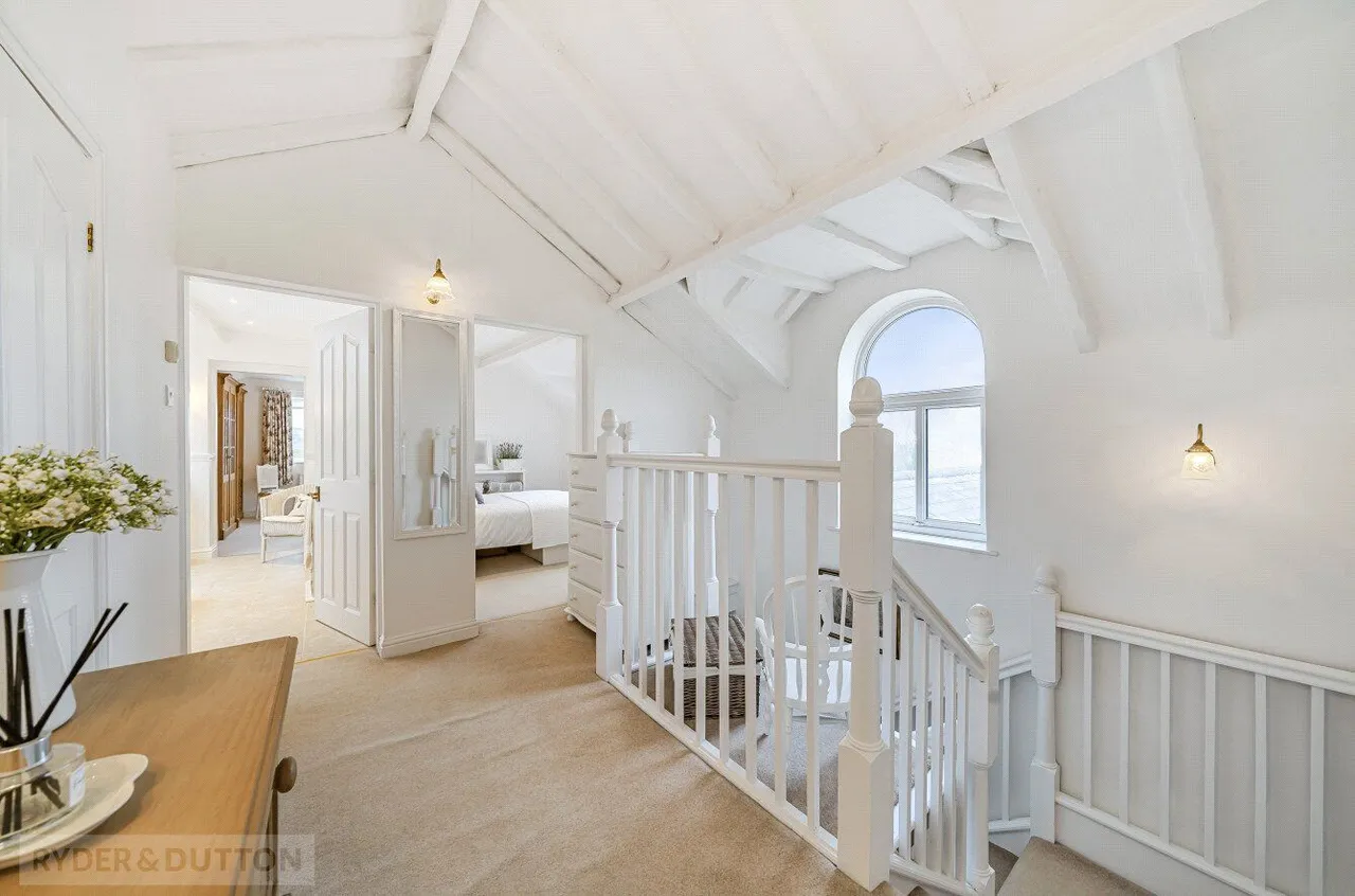 Long Lane, Glossop, SK13, photo 14