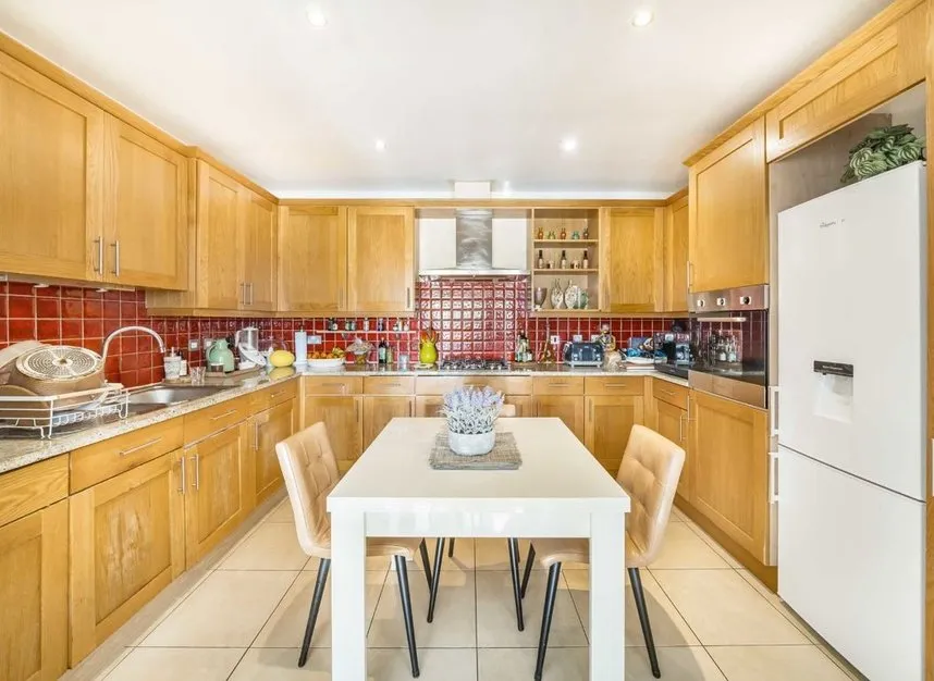 Ballards Lane, Finchley, N3, photo 3