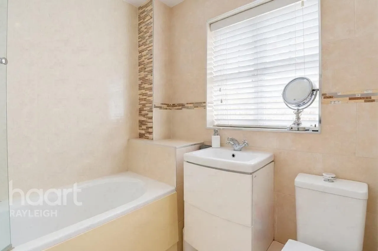 Grosvenor Road, Rayleigh, SS6, photo 16