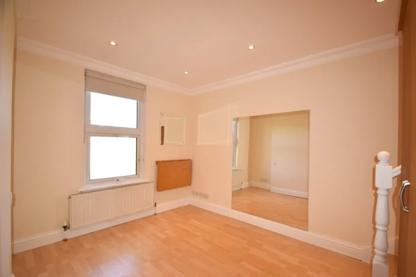 Chiswick High Road, W4, photo 14