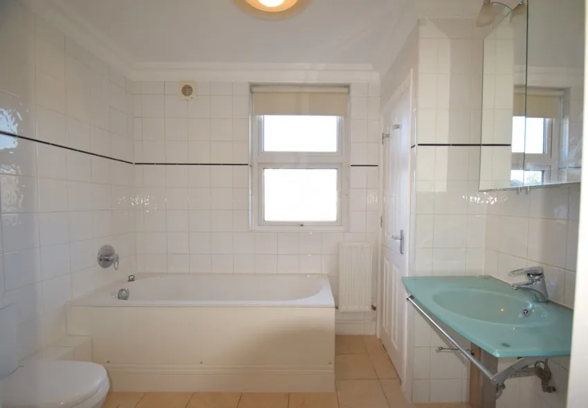 Chiswick High Road, W4, photo 12