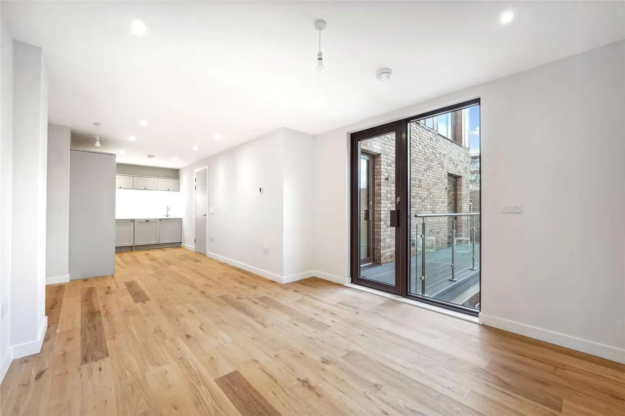2 bed new development to rent — Battersea High Street, London, SW11 3JR