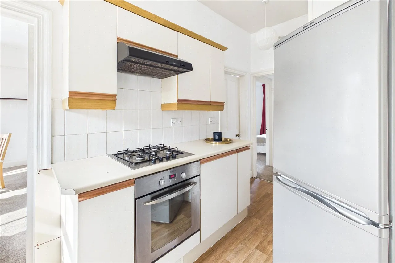 Kirkstall Road, London, SW2, photo 7
