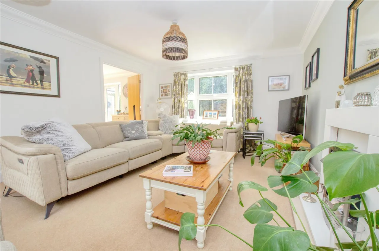 Lyons Place, Hedge End, Southampton, SO30 0JB, photo 3