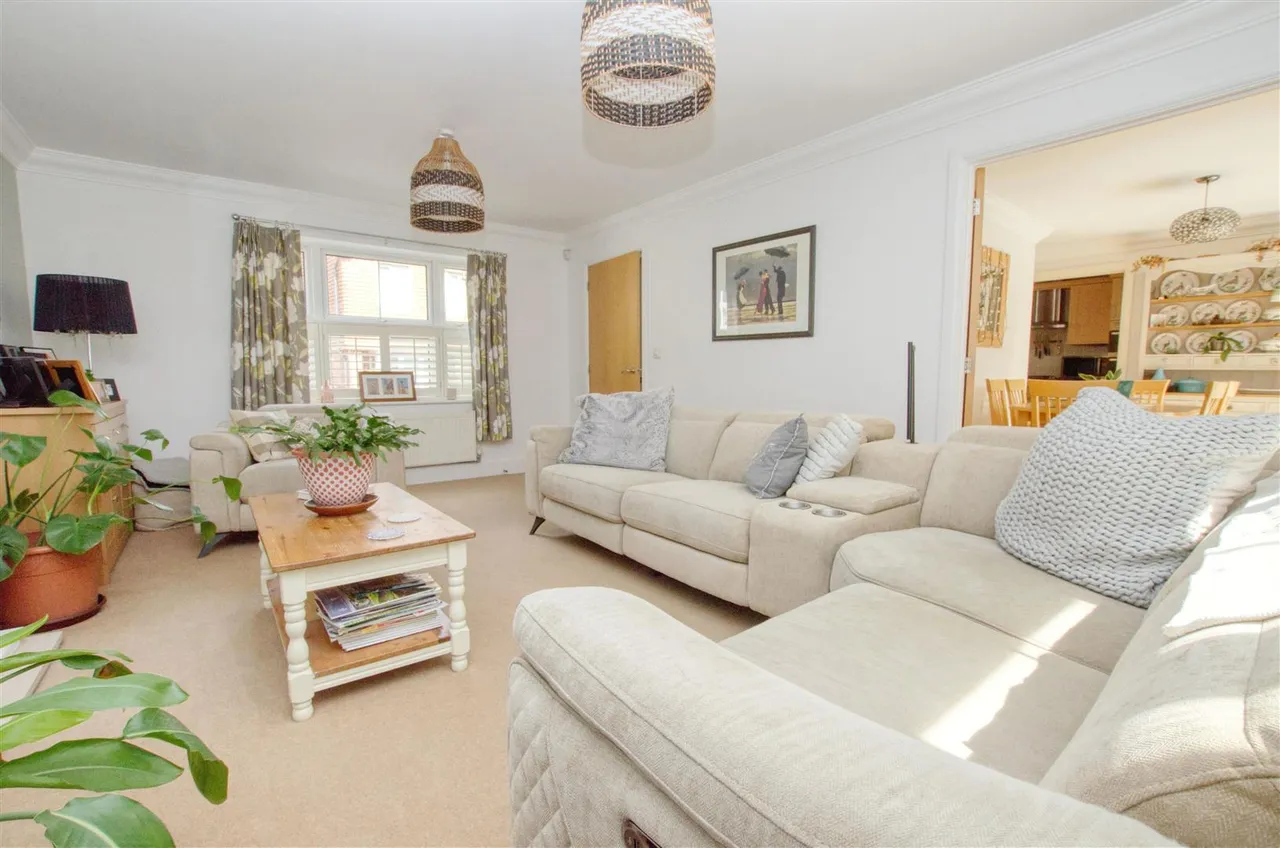 Lyons Place, Hedge End, Southampton, SO30 0JB, photo 4