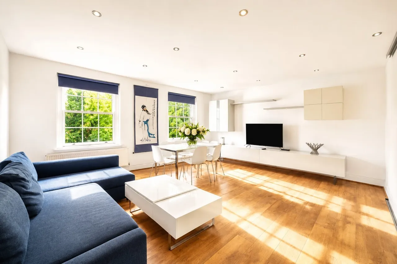Clapham Common North Side, London, SW4, photo 3